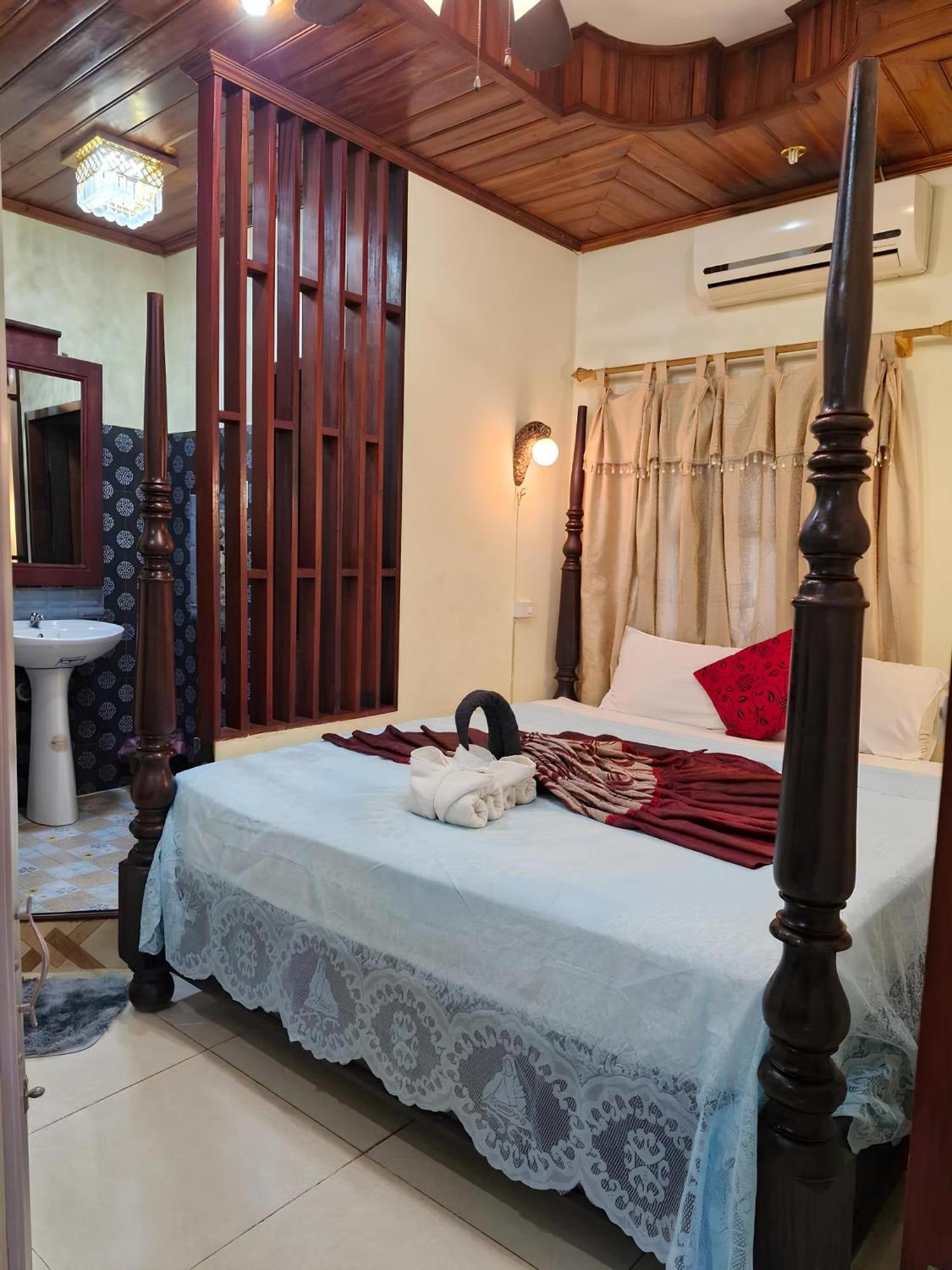 Sakura Wood House Hotel Luang Prabang Ngoại thất bức ảnh
