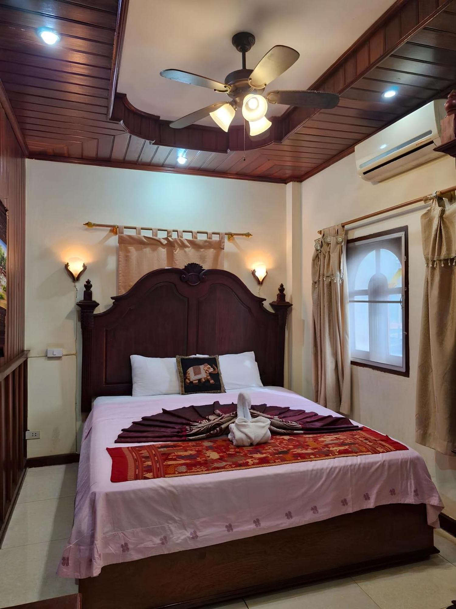 Sakura Wood House Hotel Luang Prabang Ngoại thất bức ảnh